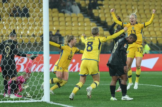 Swedes scrape past South Africa, Dutch do enough at Women's World Cup