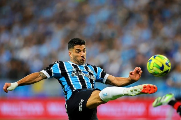 Suárez alega falta de 'força física' para seguir no Grêmio em 2024