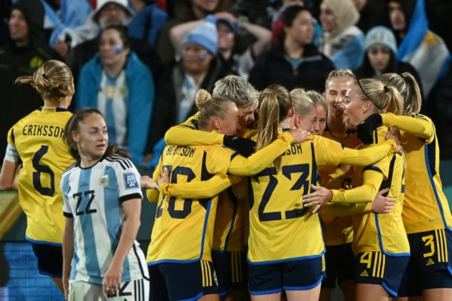 Sweden win to set up USA showdown at Women's World Cup