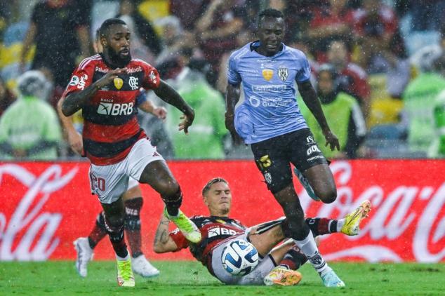 Gerson y Varela firman la paz tras pelearse en un entrenamiento del Flamengo