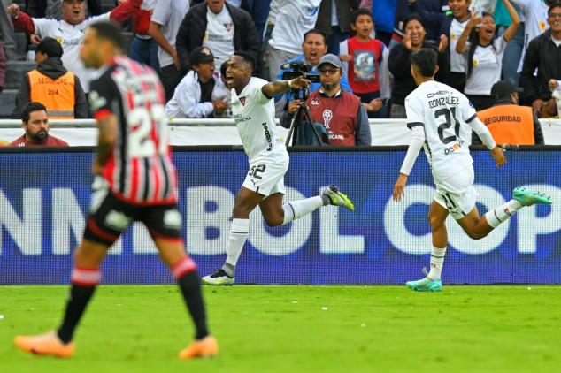 São Paulo perde para LDU na ida das quartas de final da Sul-Americana