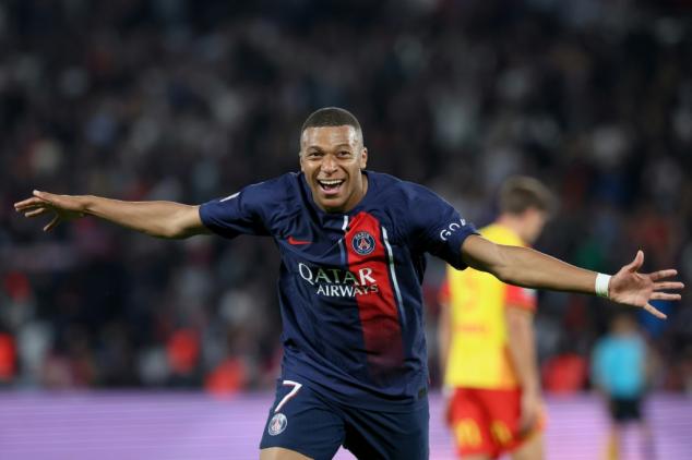 Mbappé faz 2, e PSG vence primeira no Campeonato Francês