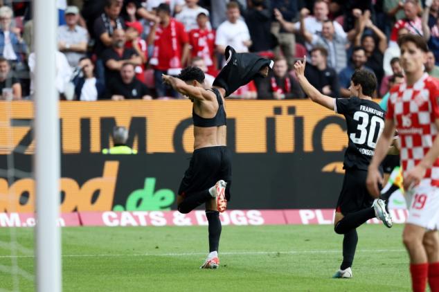 Marmoush strikes late to snatch draw for ten-man Frankfurt at Mainz