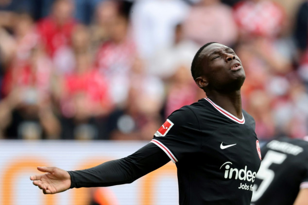 Frankfurt's Kolo Muani skips training to force PSG move