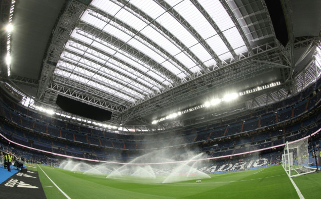 'Spectacular atmosphere' as Real Madrid close new Bernabeu roof for first time
