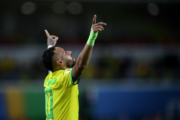 Neymar dépasse Pelé comme meilleur buteur de l'équipe du Brésil