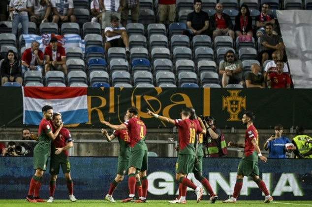 Fernandes shines as Portugal lash Luxembourg in record 9-0 win