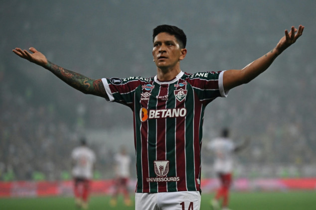 Cano double keeps Fluminense Libertadores dream alive