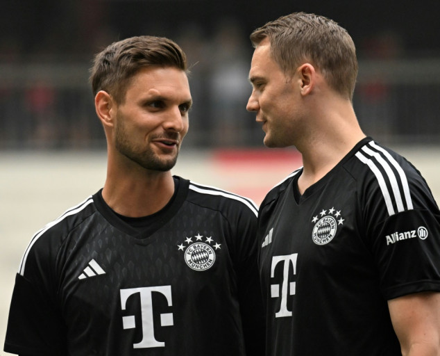 Bayern captain Neuer returns to training, 10 months after breaking leg