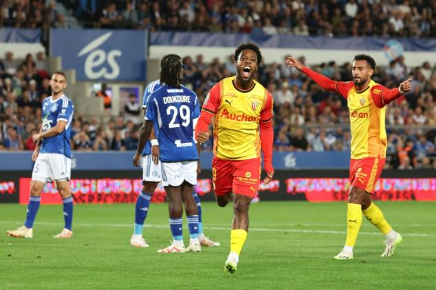 Lens vence Strasbourg e segue em ascensão no Campeonato Francês