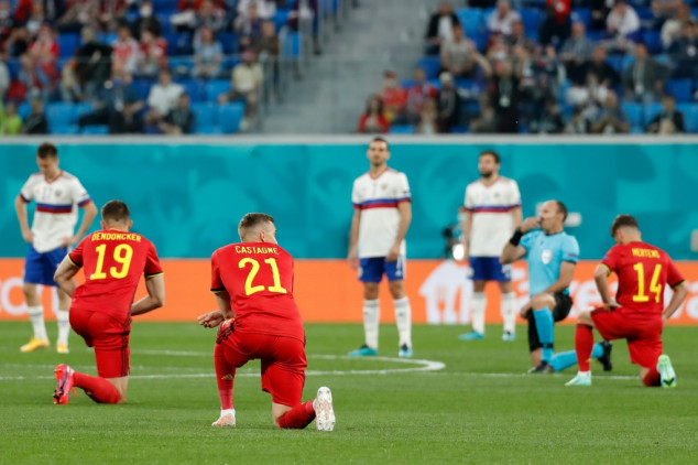Belgium team take knee, Russians stand before Euro 2020 opener