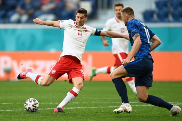 Poland 'in difficult situation' after Slovakia defeat, says Lewandowski