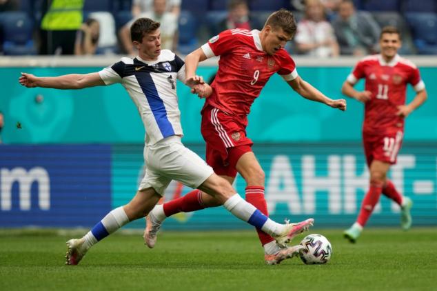 Rusia se mantiene con vida en la Eurocopa con un triunfo por 1-0 sobre Finlandia
