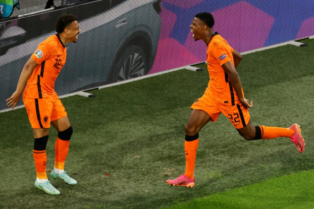Depay and Dumfries send Netherlands into Euro 2020 knockouts