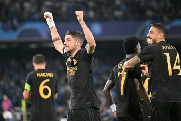 Real Madrid vence Napoli e lidera seu grupo na Champions