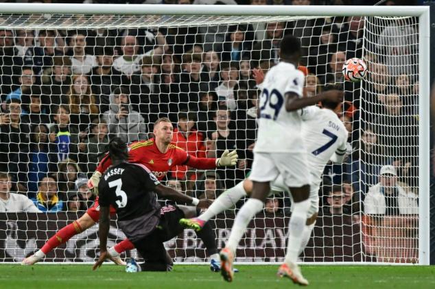 Tottenham gana al Fulham (2-0) y recupera el liderato de la Premier