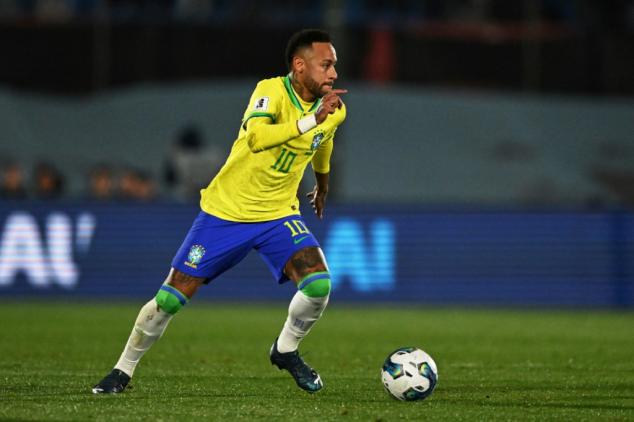 Foot: Neymar opéré jeudi au Brésil