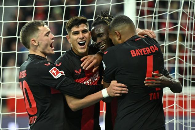 Bayer Leverkusen goleia Union Berlin e segue líder do Alemão