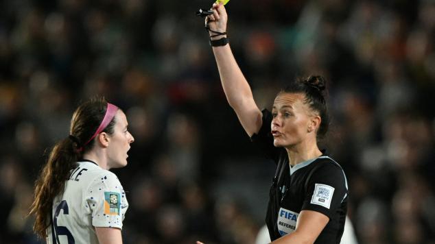 England: Frauenfeindliche Gesänge gegen Schiedsrichterin