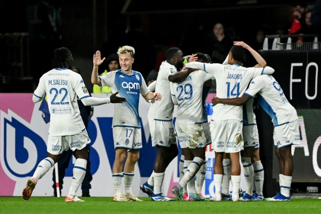 Kolo Muani snatches victory for PSG as Monaco move back into top two