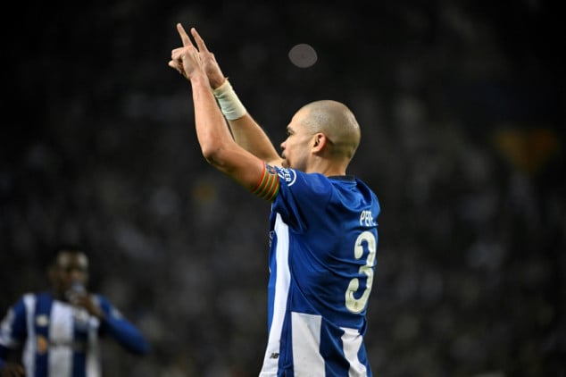 Porto eliminate Shakhtar to secure Champions League knockout place