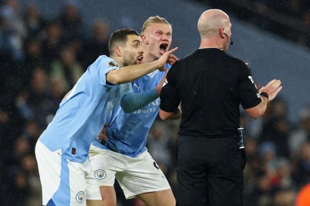Manchester City é multado por protestos contra árbitro