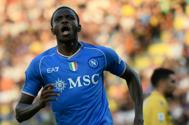 Atacante nigeriano Victor Osimhen renova com o Napoli até 2026