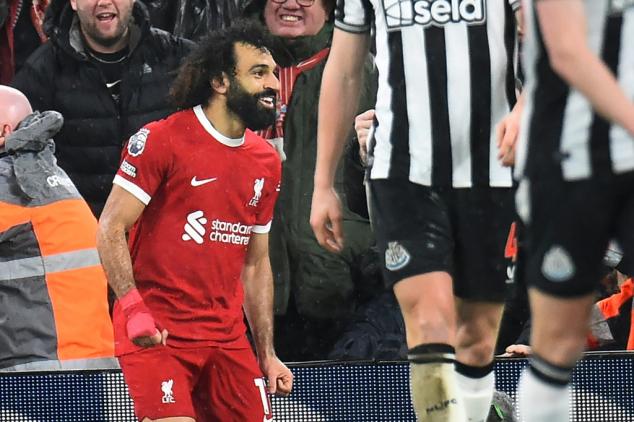 Liverpool vence Newcastle (4-2) com dois de Salah e amplia liderança no Inglês