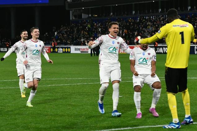 Clermont vence Metz nos pênaltis e avança na Copa da França