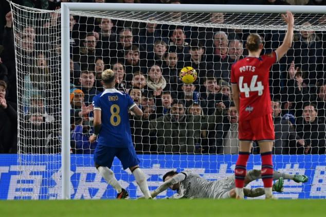 Chelsea golea para avanzar en la FA Cup, Aston Villa gana 'in extremis'