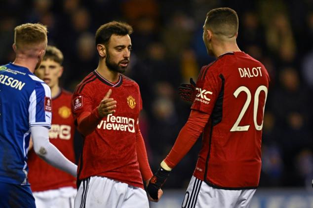 Manchester United cumple en Wigan en la FA Cup con goles portugueses