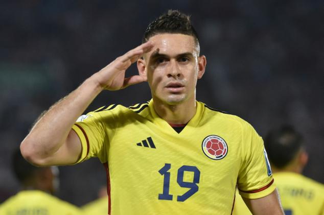 Inter anuncia contratação do atacante colombiano Borré