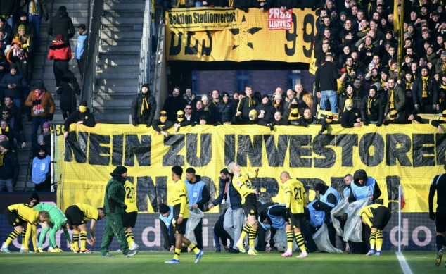 Fan protests interrupt Cologne-Dortmund game
