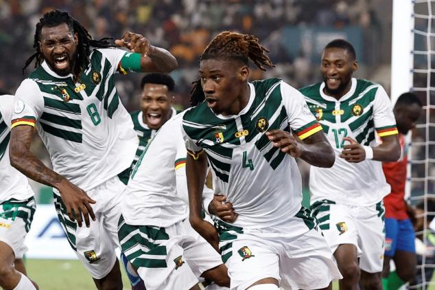 Camerún sobrevive en la Copa de África con remontada agónica ante Gambia