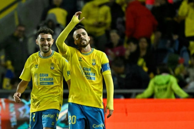 Tough Las Palmas visit offers Madrid chance to take Liga lead