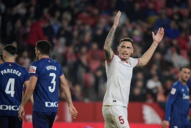 Sevilla, Ocampos complain after fan's 'obscene' buttocks poke