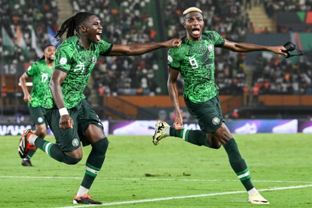 El nigeriano Victor Osimhen es duda para la semifinal de la Copa de África