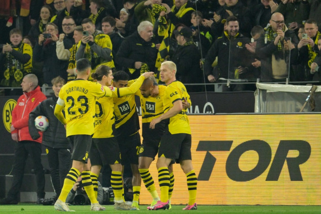 Dortmund vence Freiburg na abertura da rodada do Alemão