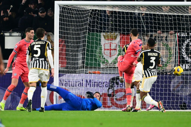 Juve shocked by Udinese to hand Inter title present