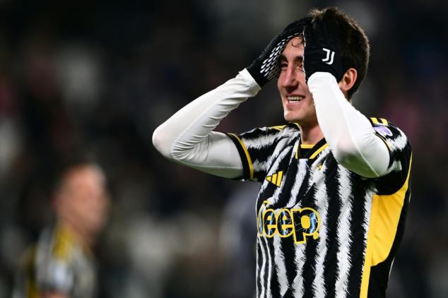 Juventus perde em casa para Udinese (1-0) e fica mais longe do 'Scudetto'