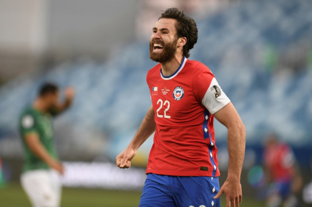 English-born Brereton hands Chile Copa win over Bolivia