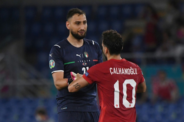 Turkey's Calhanoglu switching from AC Milan to Inter