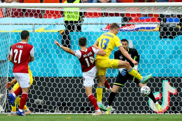 Baumgartner sends Austria into last 16 with win over Ukraine