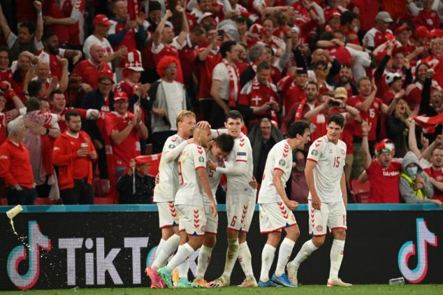 Dinamarca vence Rússia (4-1) e avança às oitavas da Eurocopa