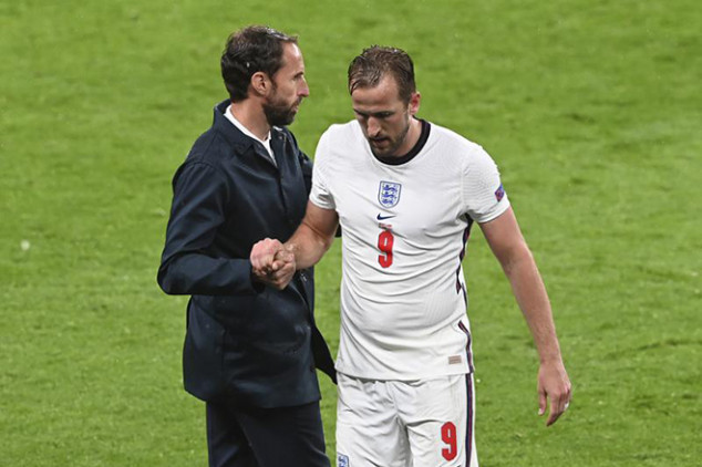 Euro 2020: Mourinho defends struggling Kane