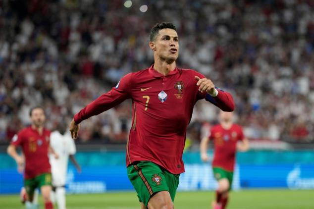 Euro: 109e but en sélection du Portugais Ronaldo, qui égale le record de l'Iranien Ali Daei