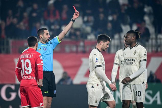 Dos partidos de suspensión para el delantero del Milan Luka Jovic