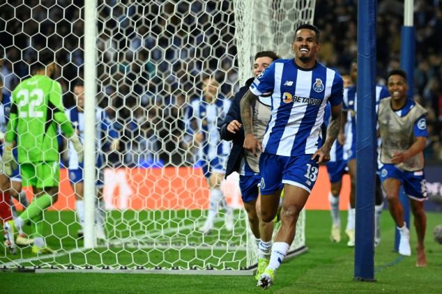 Com gol no fim, Porto vence Arsenal (1-0) na ida das oitavas da Champiopns