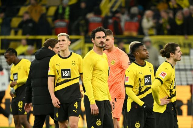 Borussia Dortmund ve alejarse el podio al caer en casa contra Hoffenheim