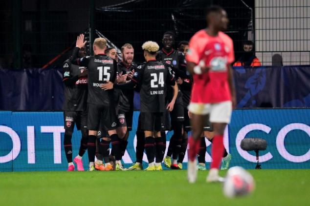 Valenciennes, colista de segunda, avanza a semifinales en la Copa de Francia